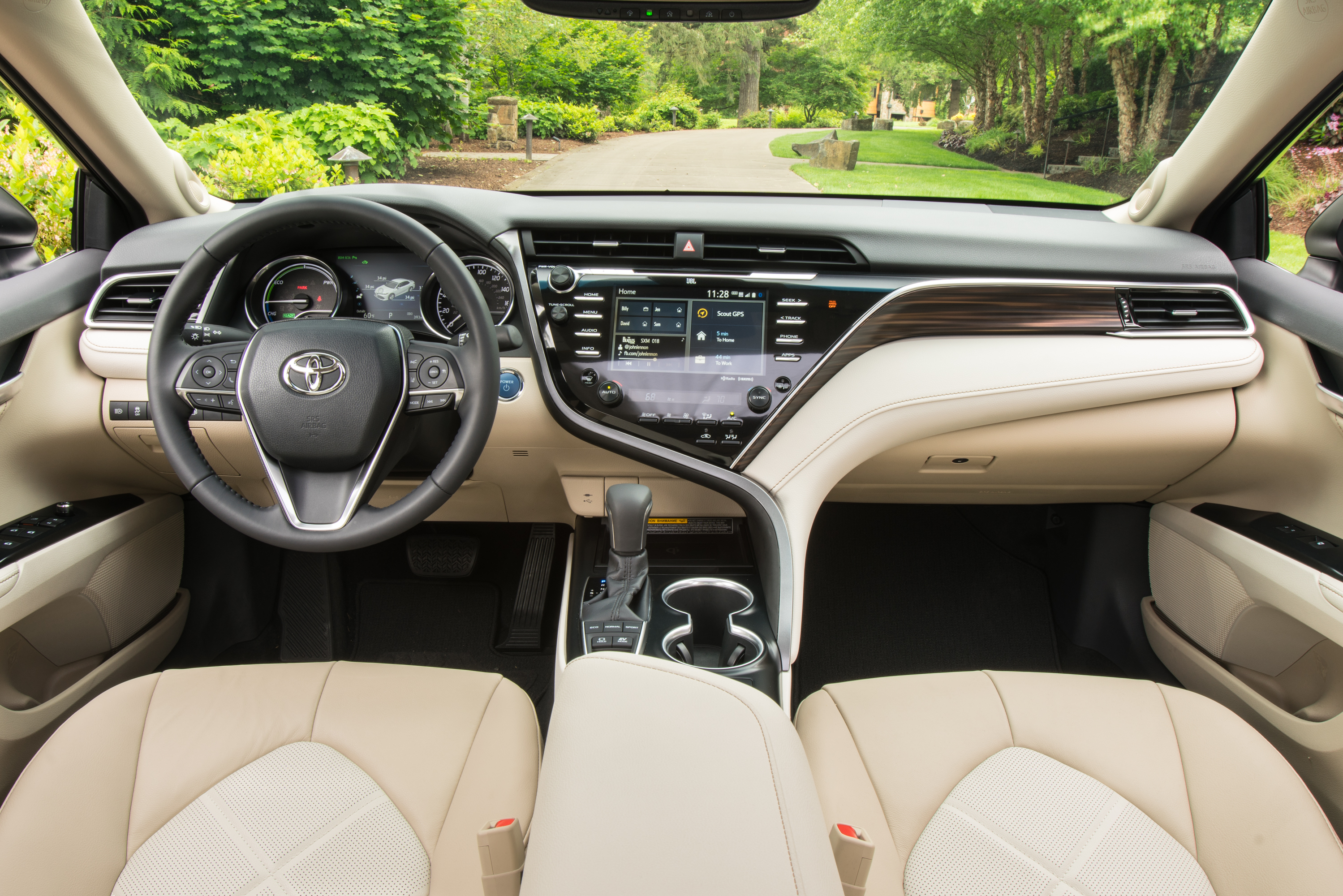 2018 Toyota Camry XLE Hybrid Front Interior - The Green Car Guy