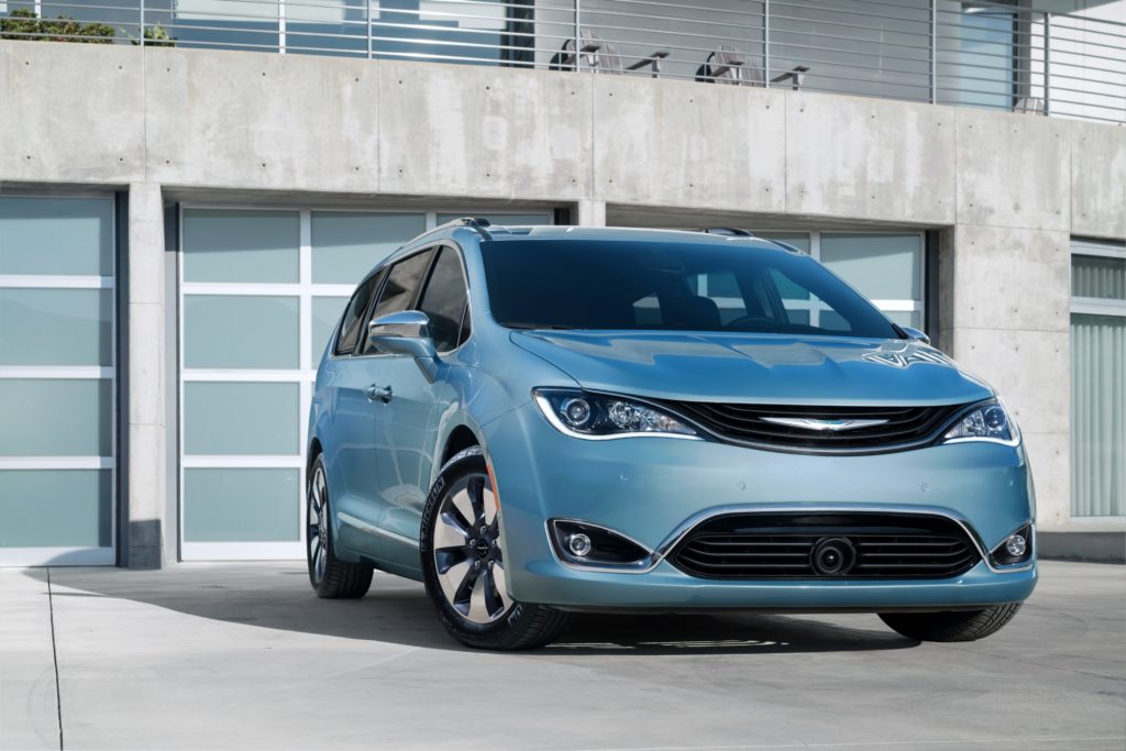 2017 Chrysler Pacifica Hybrid_f