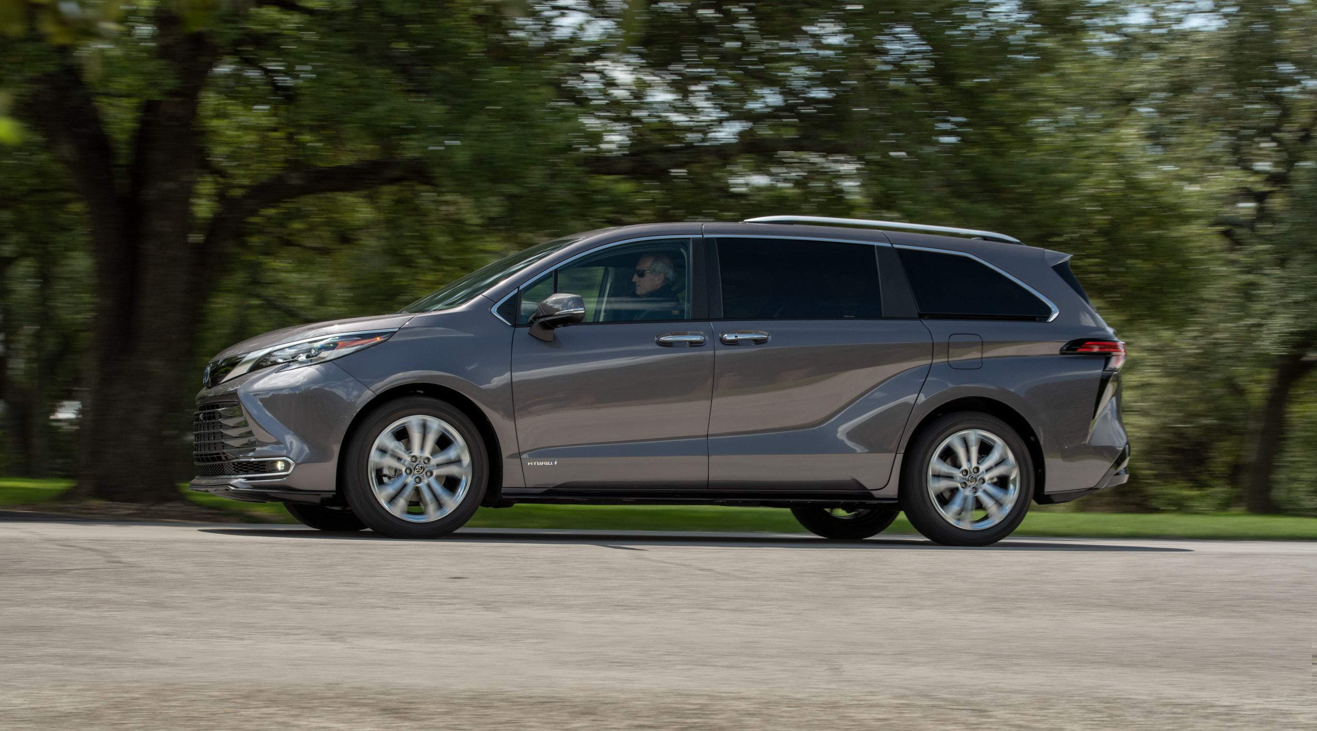 Toyota's 2021 Sienna minivan in profile.