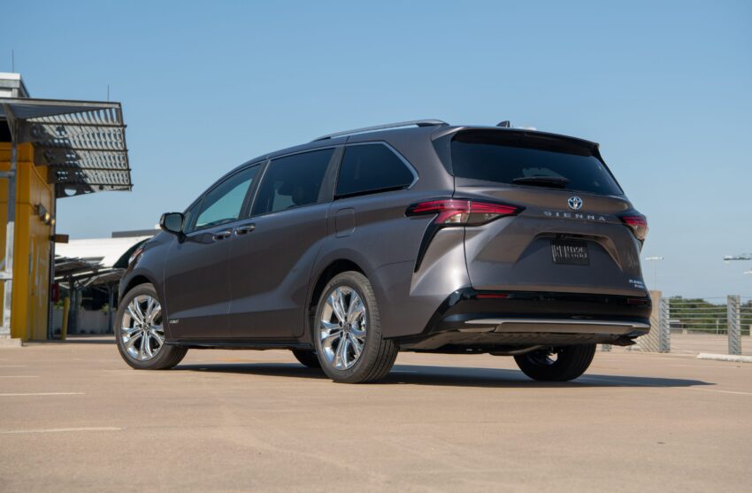 2021 Sienna, rear view.