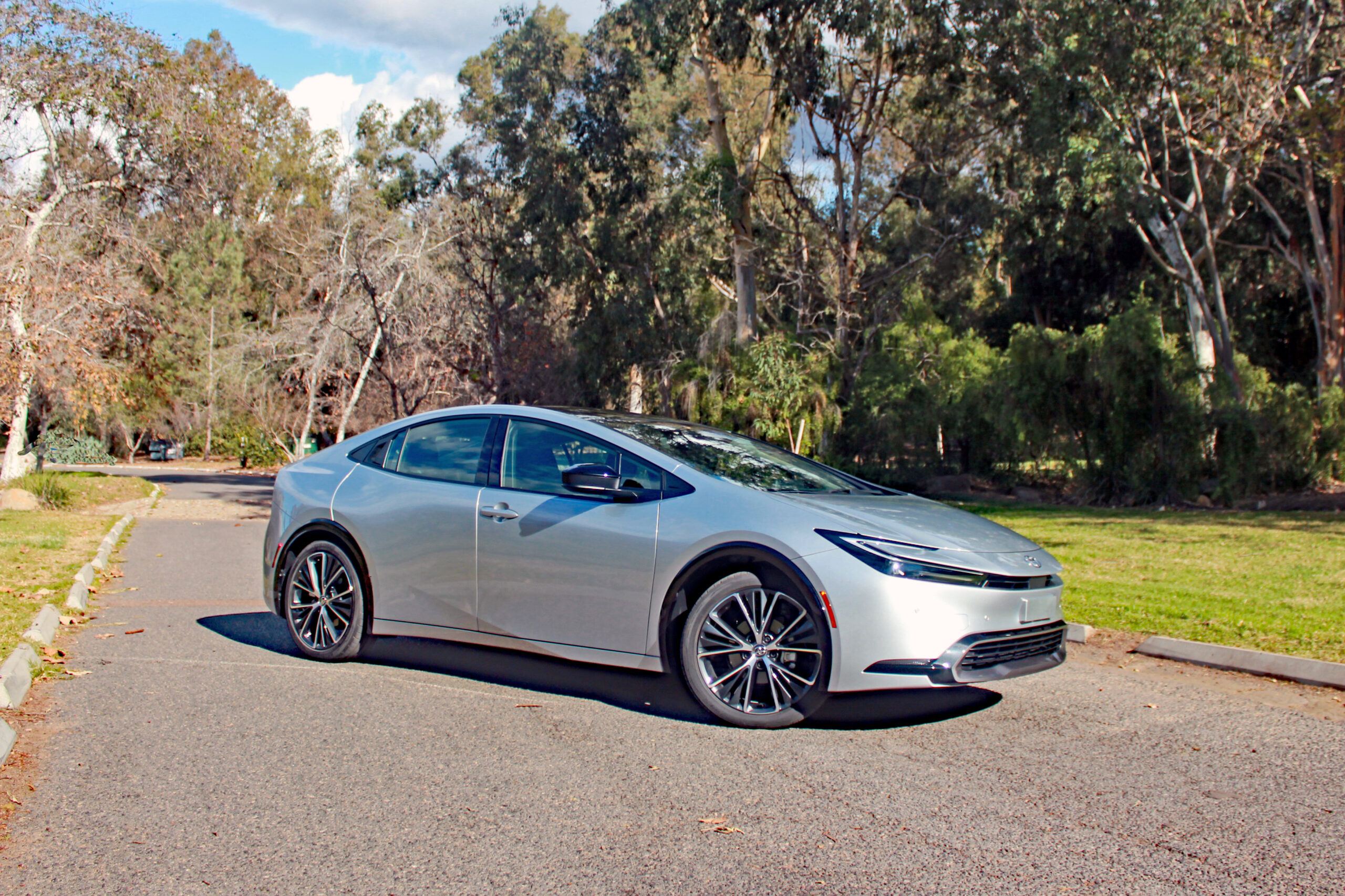 2023 Prius right three-quarter view.