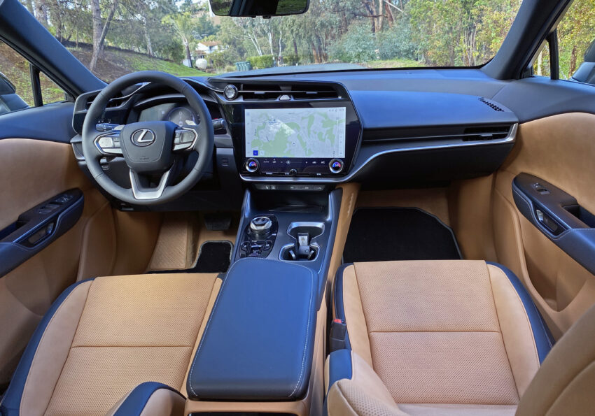 Lexus RZ 450e Premium interior