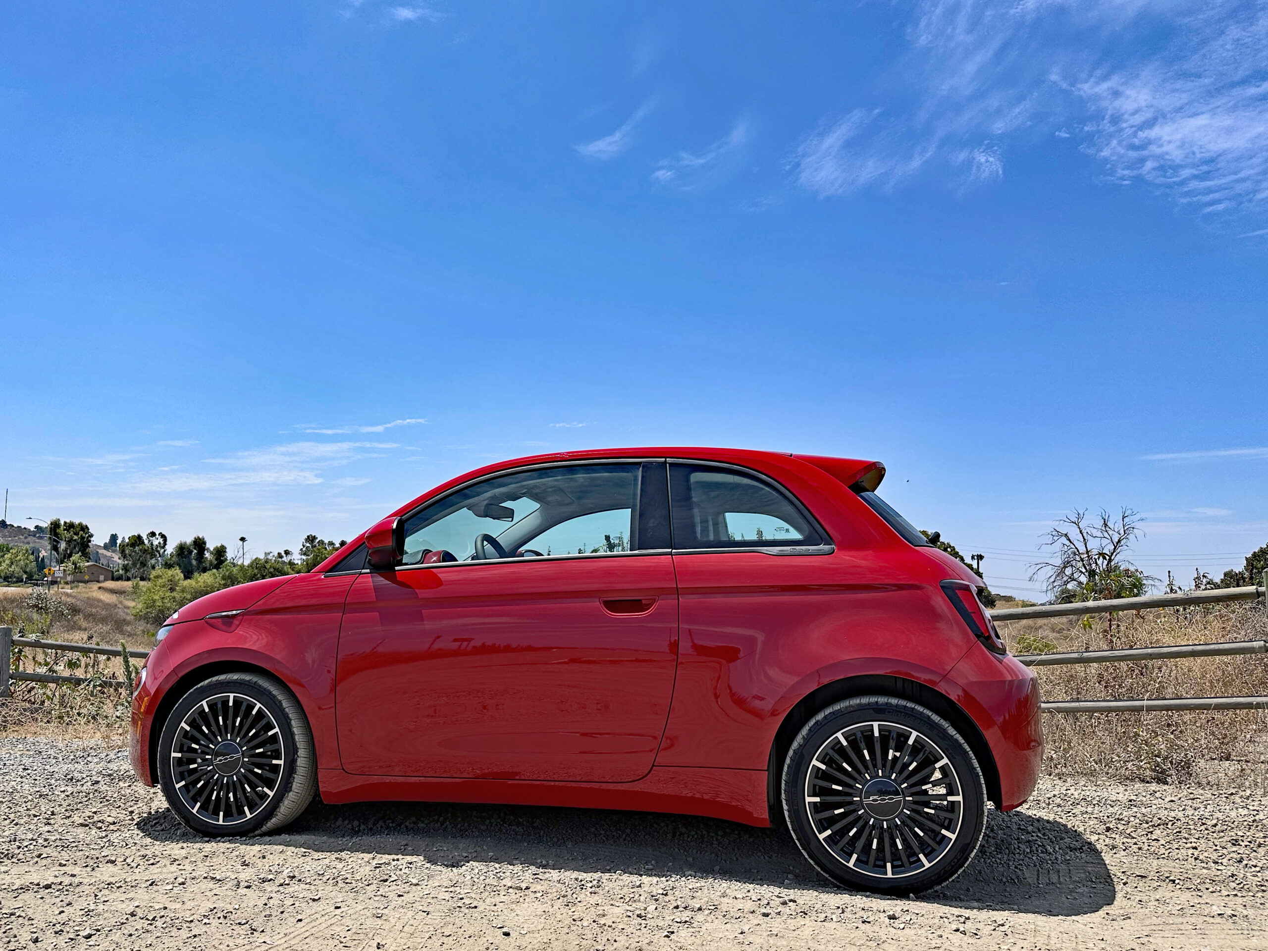 Fiat 500e left profile