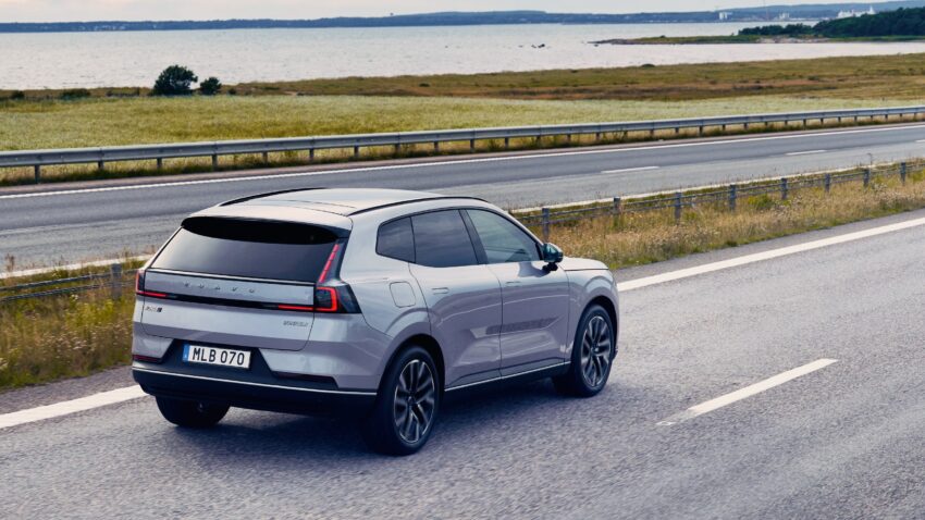 XC70 rear three-quarter view, action shot