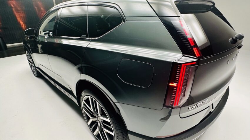 2027 Volvo EX60, charge door